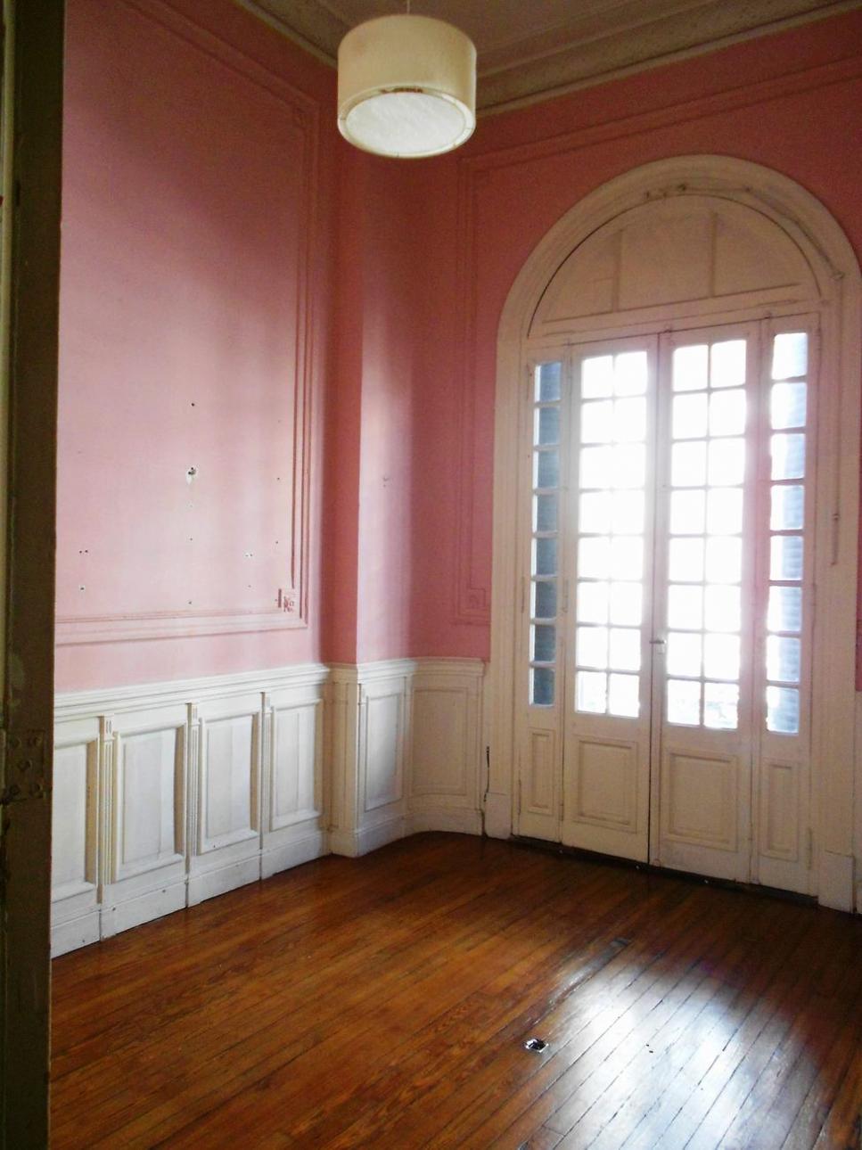 PISO COMPLETO DE 92 M2 . ( EDIFICIO DE 4 PISOS) A RECICLAR.