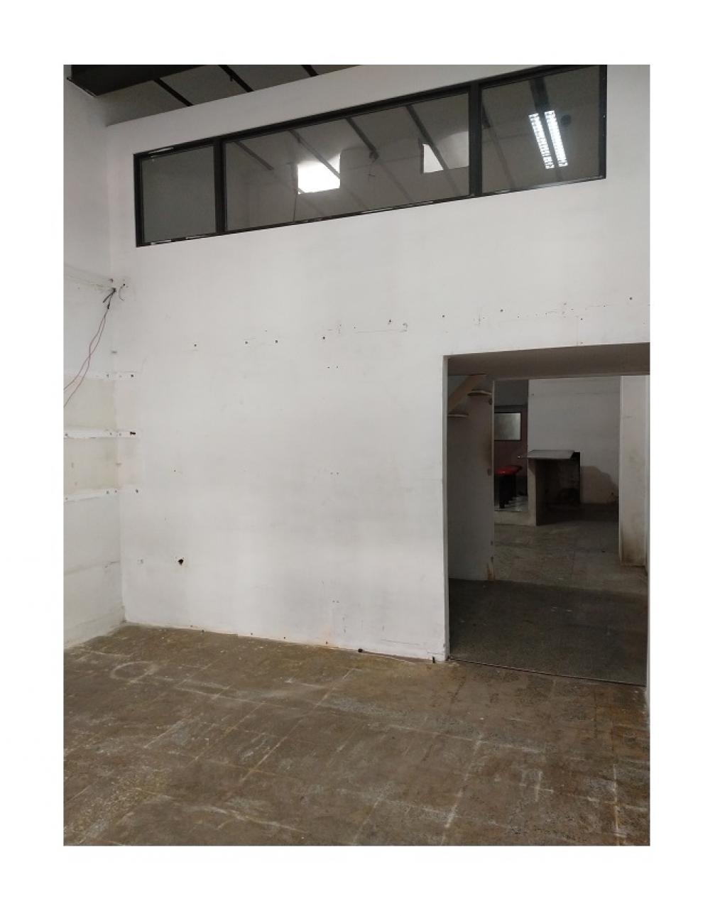 a pasos de calle Libertad
