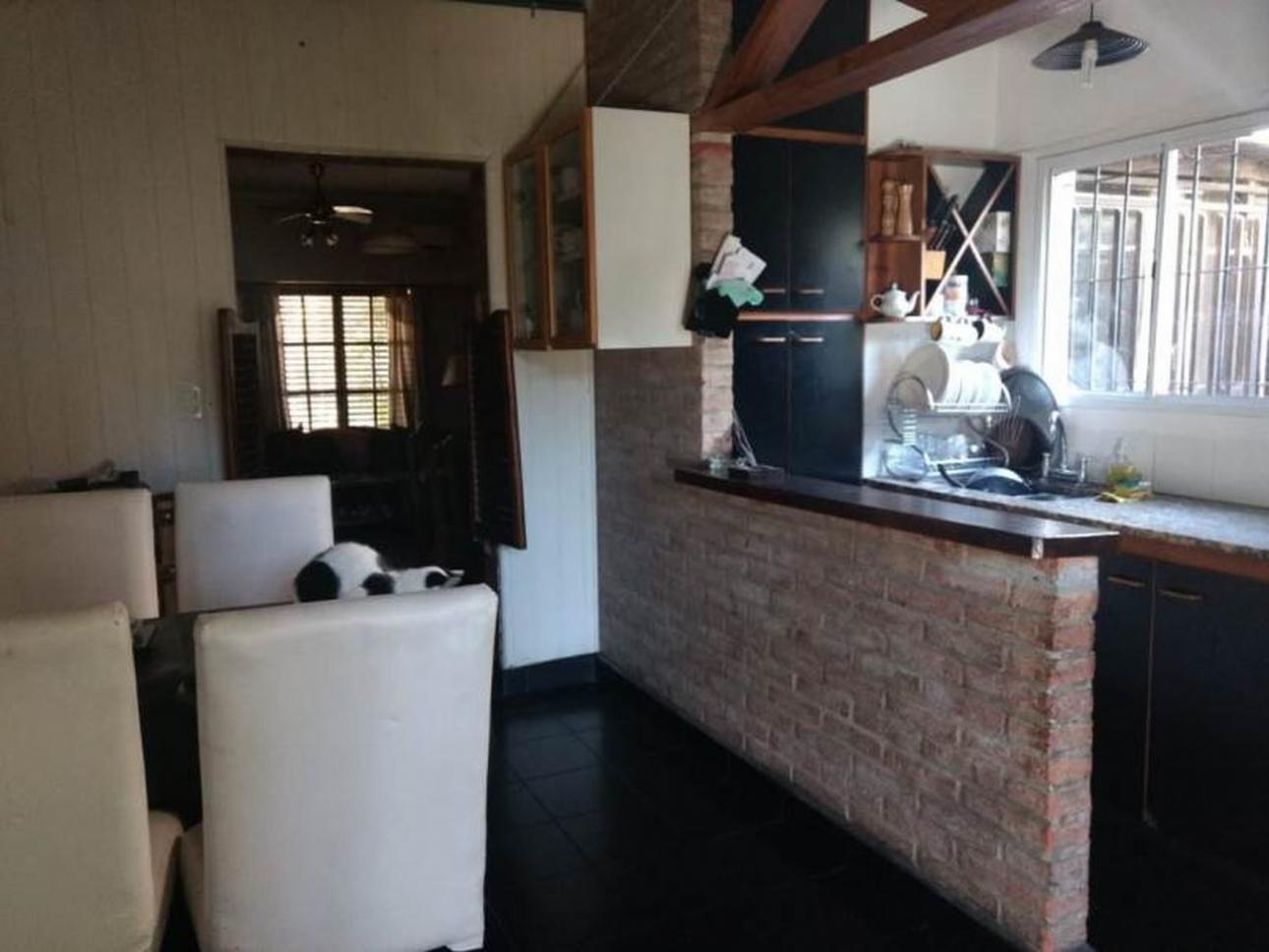 Hermosa Casa de 4 Ambientes con Piscina y Quincho 305 m²