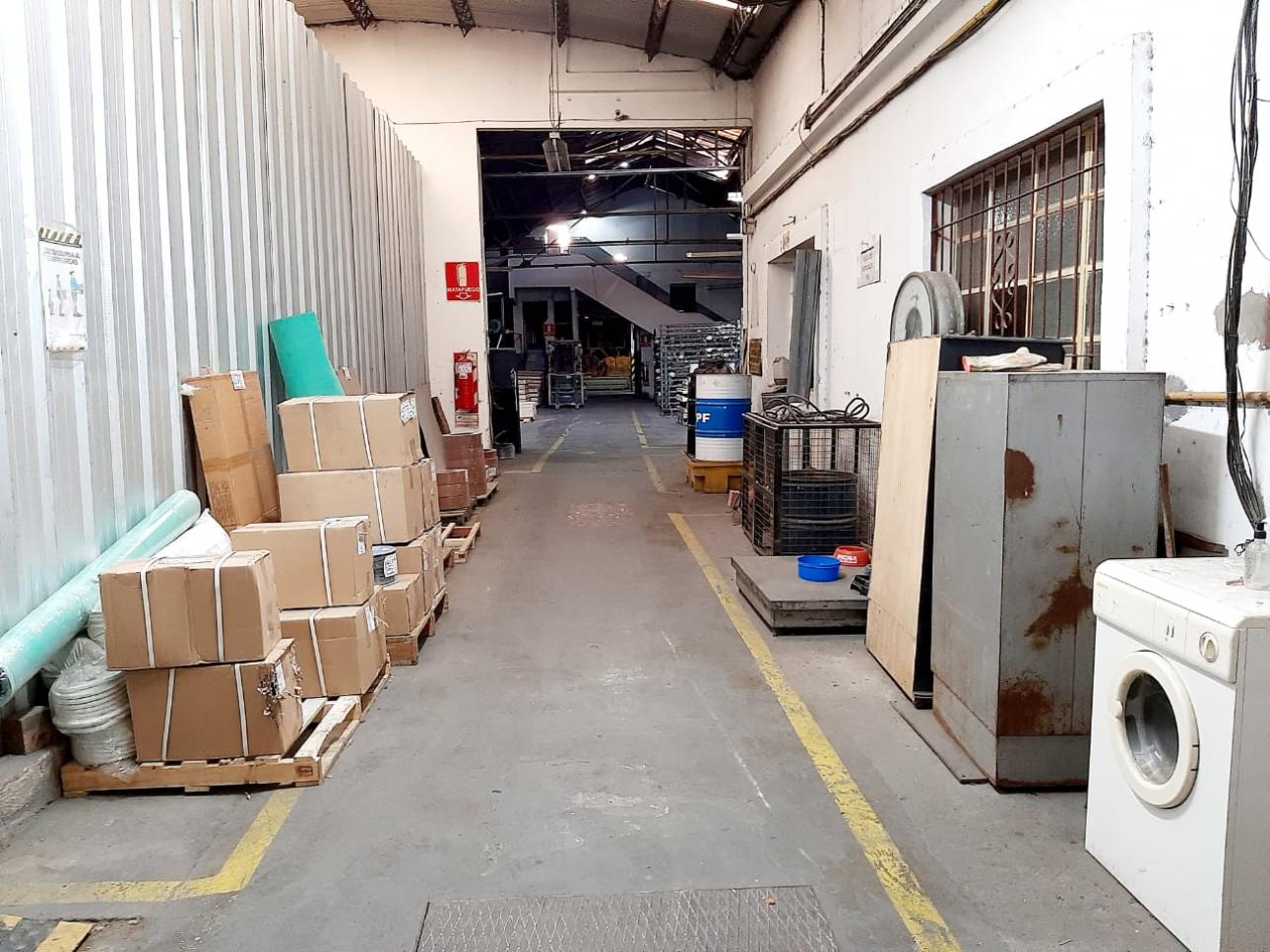 GALPON 3400 m2 C/ SALIDA A DOS CALLES
