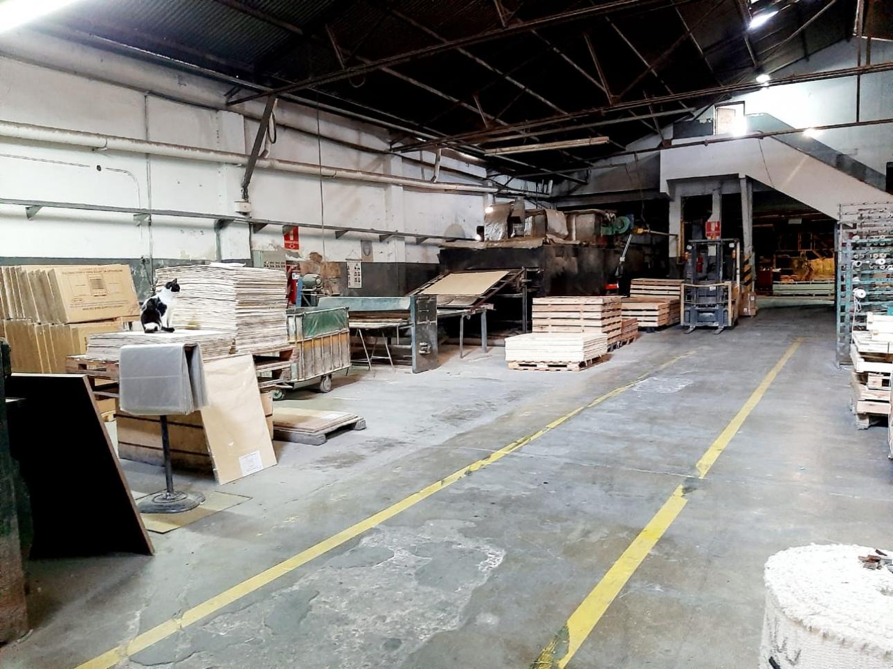 GALPON 3400 m2 C/ SALIDA A DOS CALLES