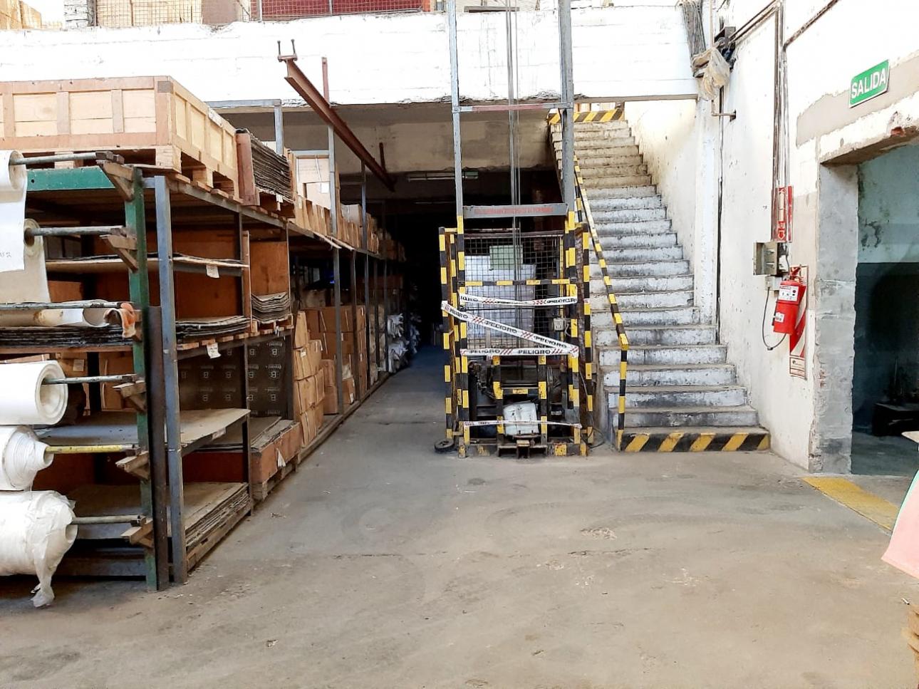 GALPON 3400 m2 C/ SALIDA A DOS CALLES