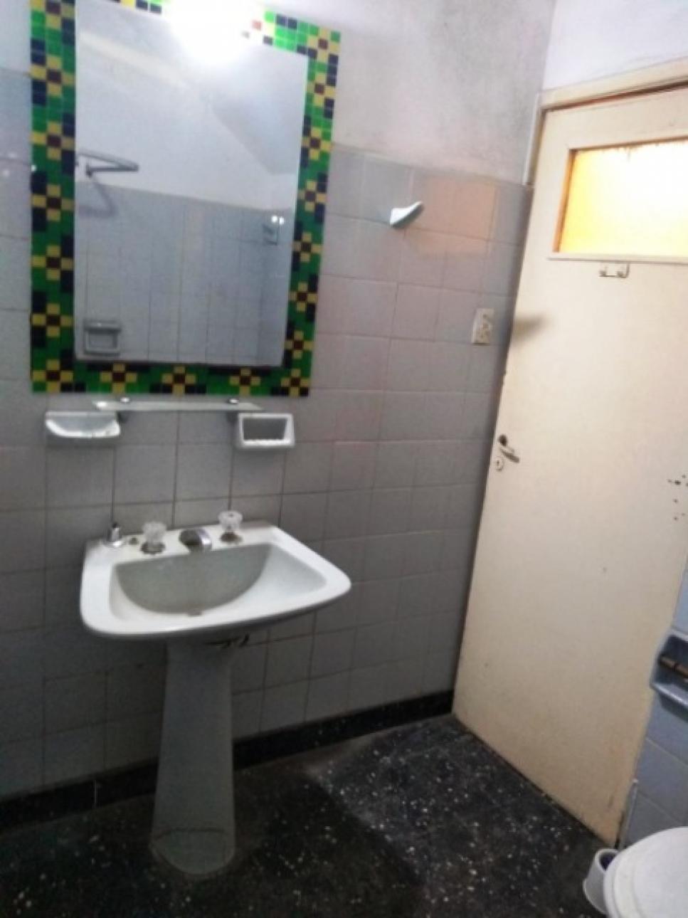 Casa Multifamiliar en venta en el palomar para reciclar