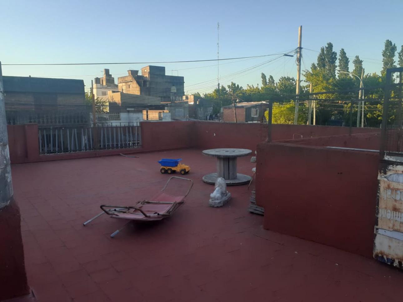 Casa 4 ambientes C/ galpón