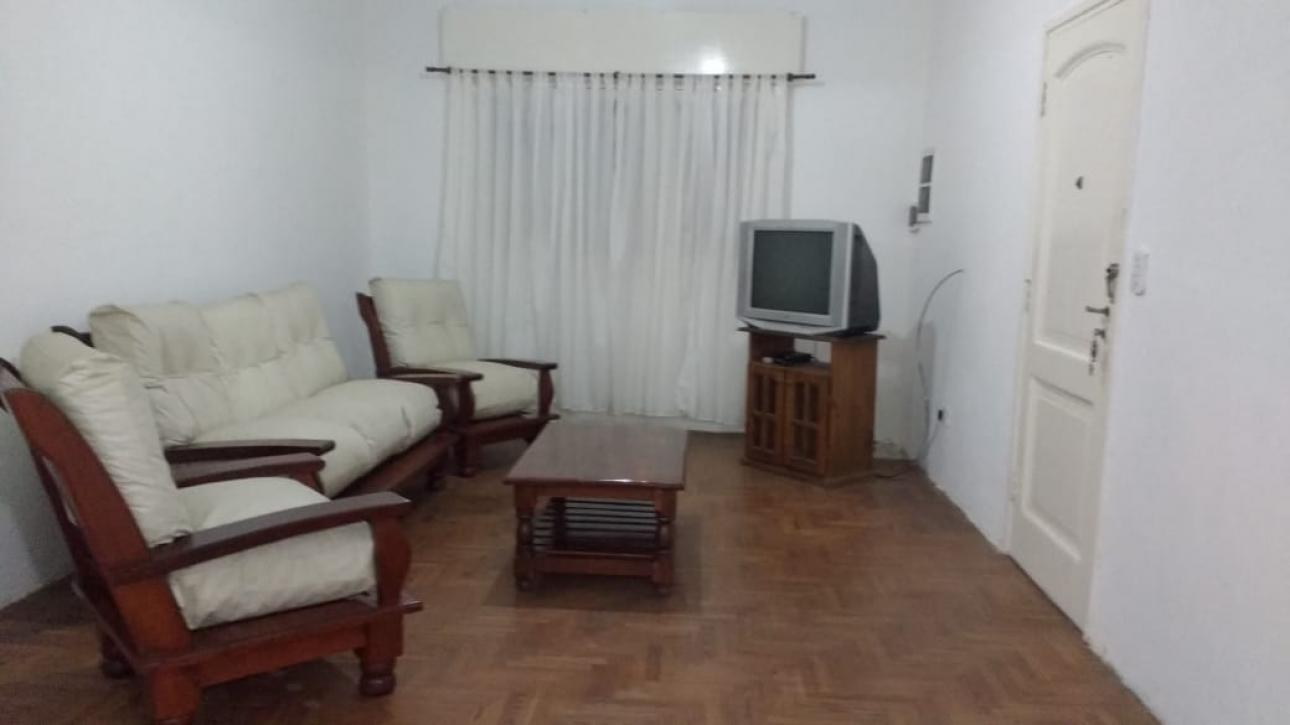 Casa en San Martin con Fondo y Cochera