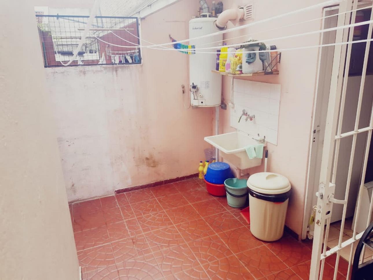 Duplex de 3 ambientes con cochera y patio