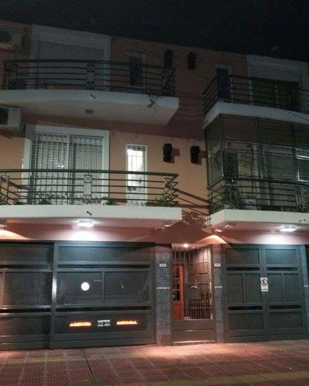 Se vende departamento 2 ambientes con patio y cochera