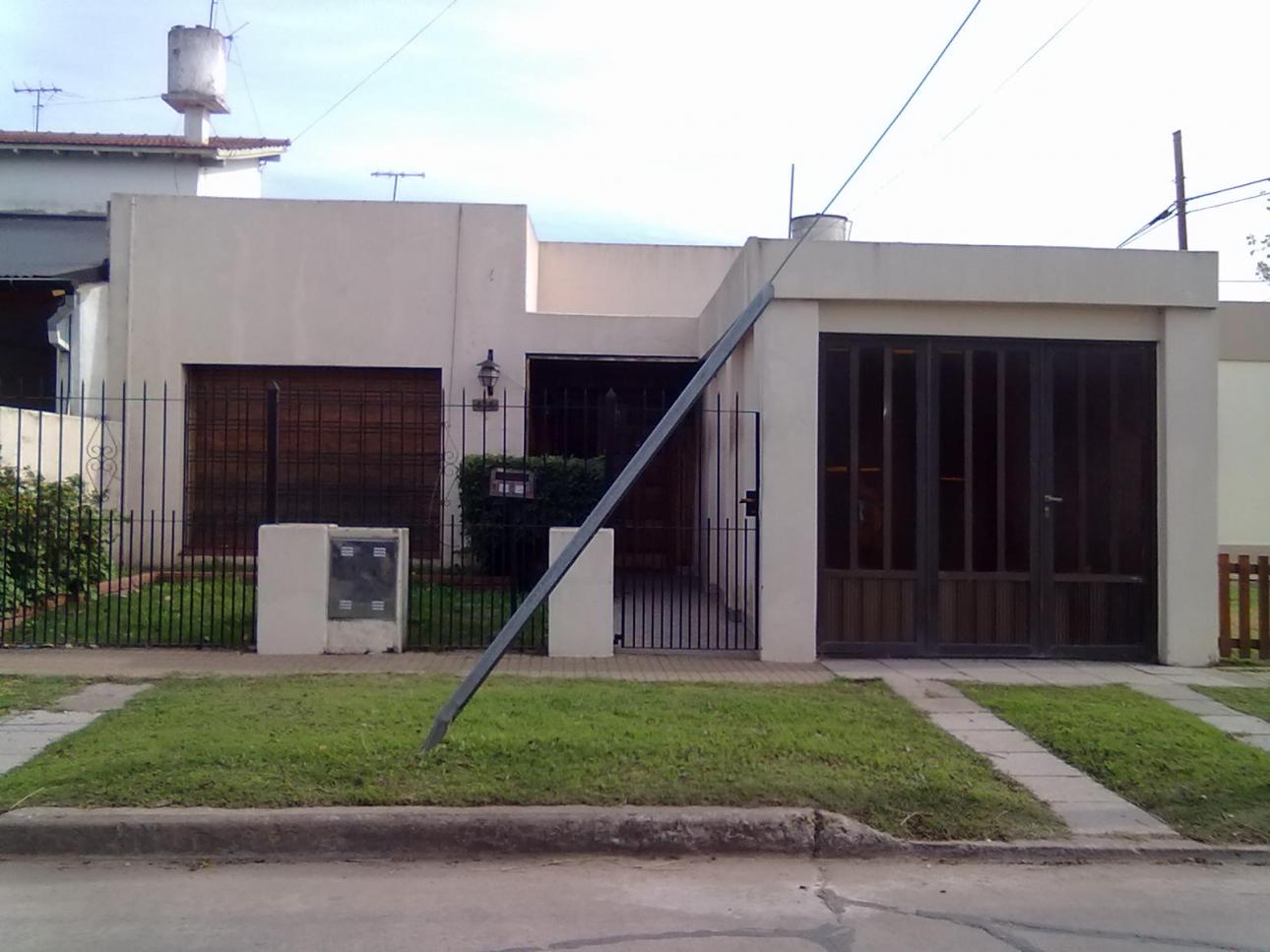 Excelente Vivienda sobre Roldan 515, Glew