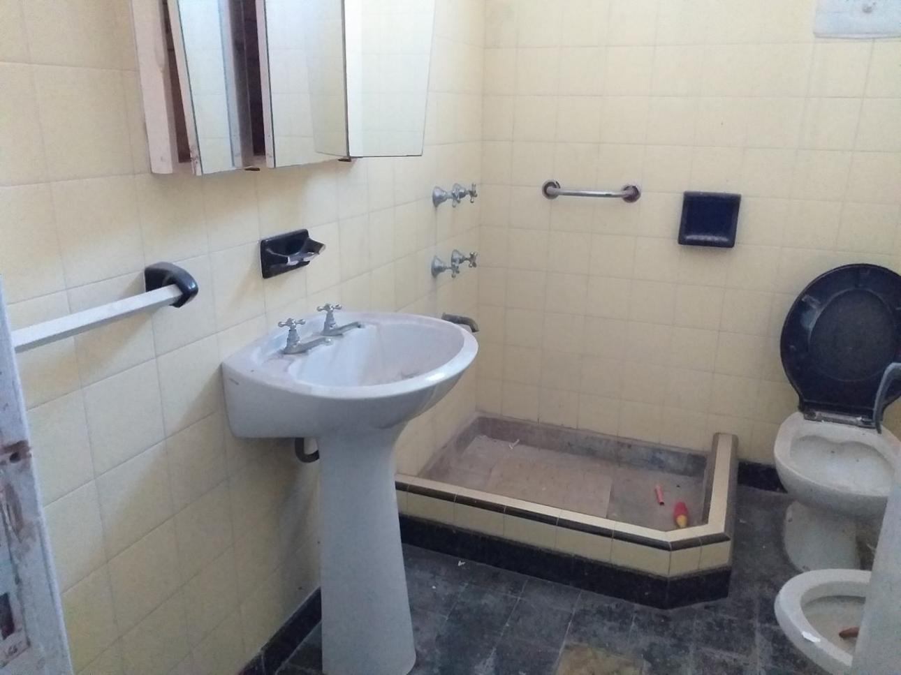 VENTA - CASA A REFACCIONAR EN LA CIUDAD DE CASTELLI