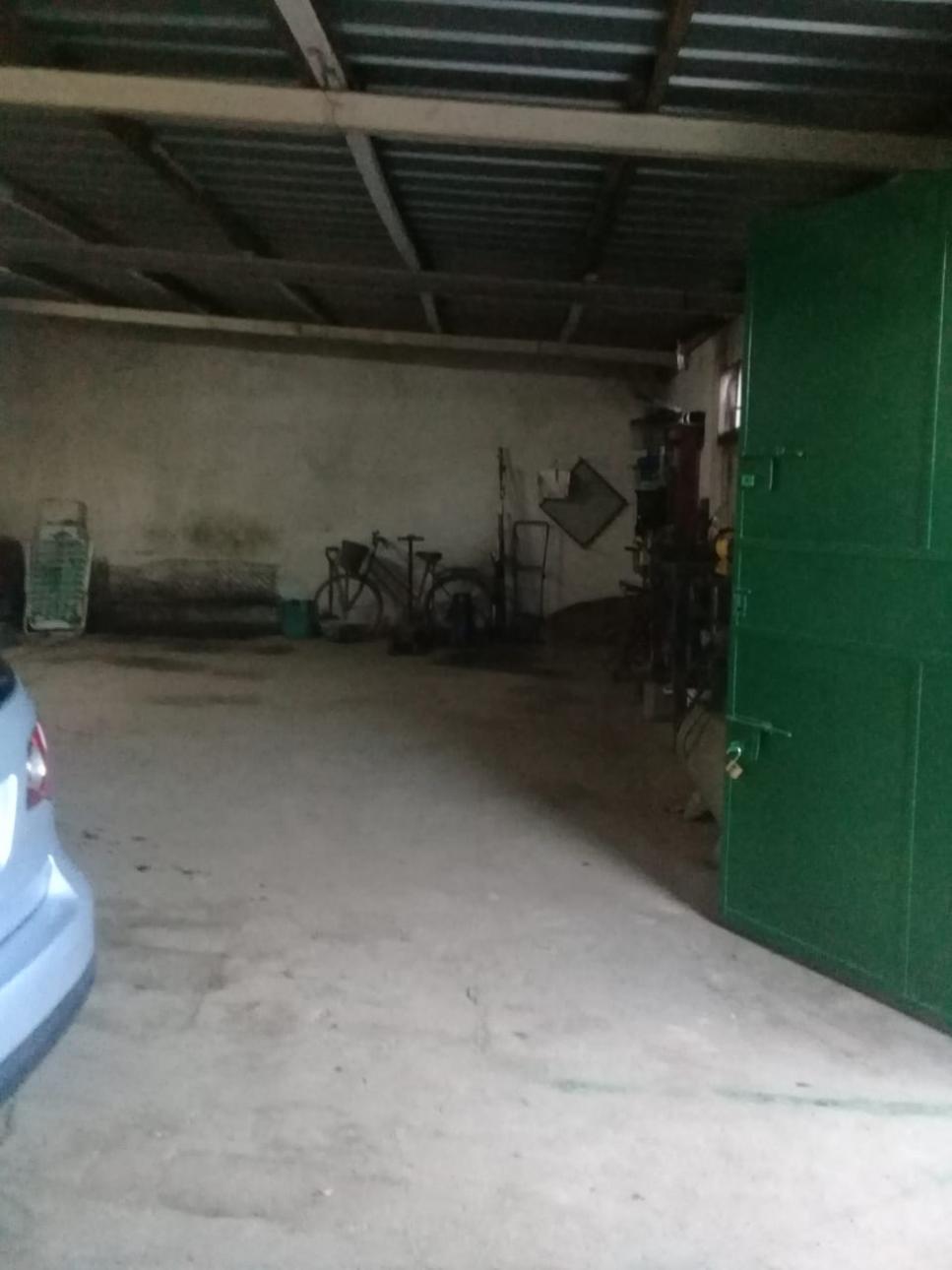 Galpon de 96 m2 sobre calle Quintana, Glew
