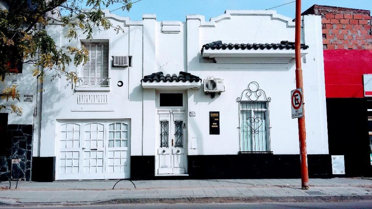 Casa Venta-permuta , Excelente Estado, Corrientes 427