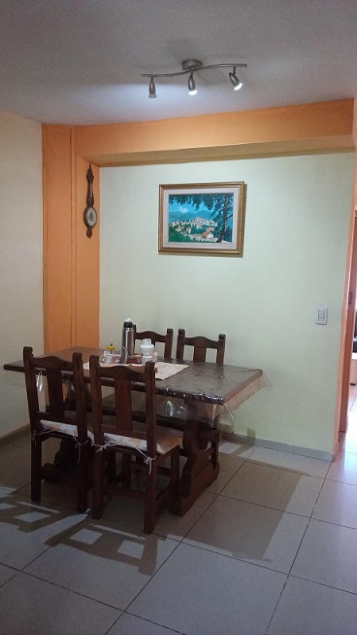 Casa 5 ambientes c/cochera y patio - Hermosa