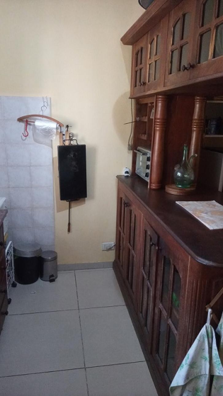 Casa 5 ambientes c/cochera y patio - Hermosa
