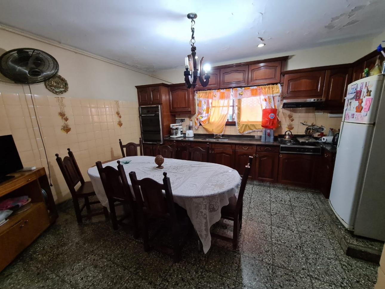 Amplio local + 2 viviendas sobre Av. Yrigoyen al 21300, Glew