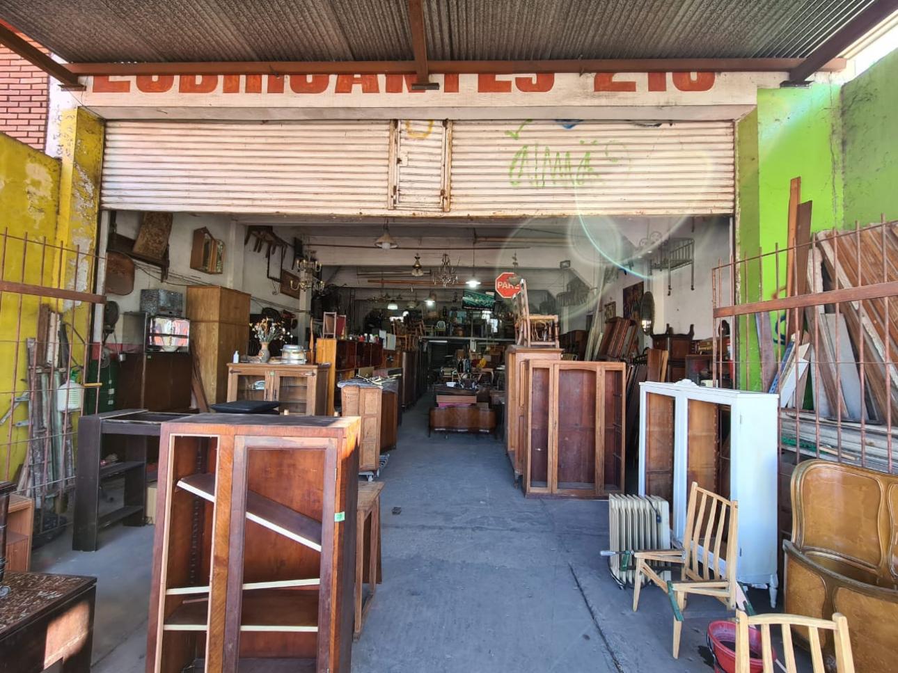 Amplio local + 2 viviendas sobre Av. Yrigoyen al 21300, Glew