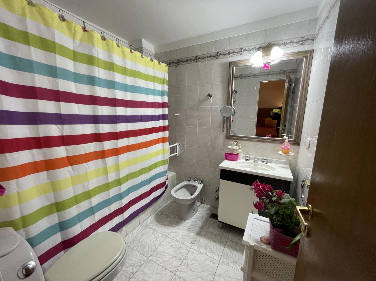 Excelente departamento al frente de 3 ambientes
