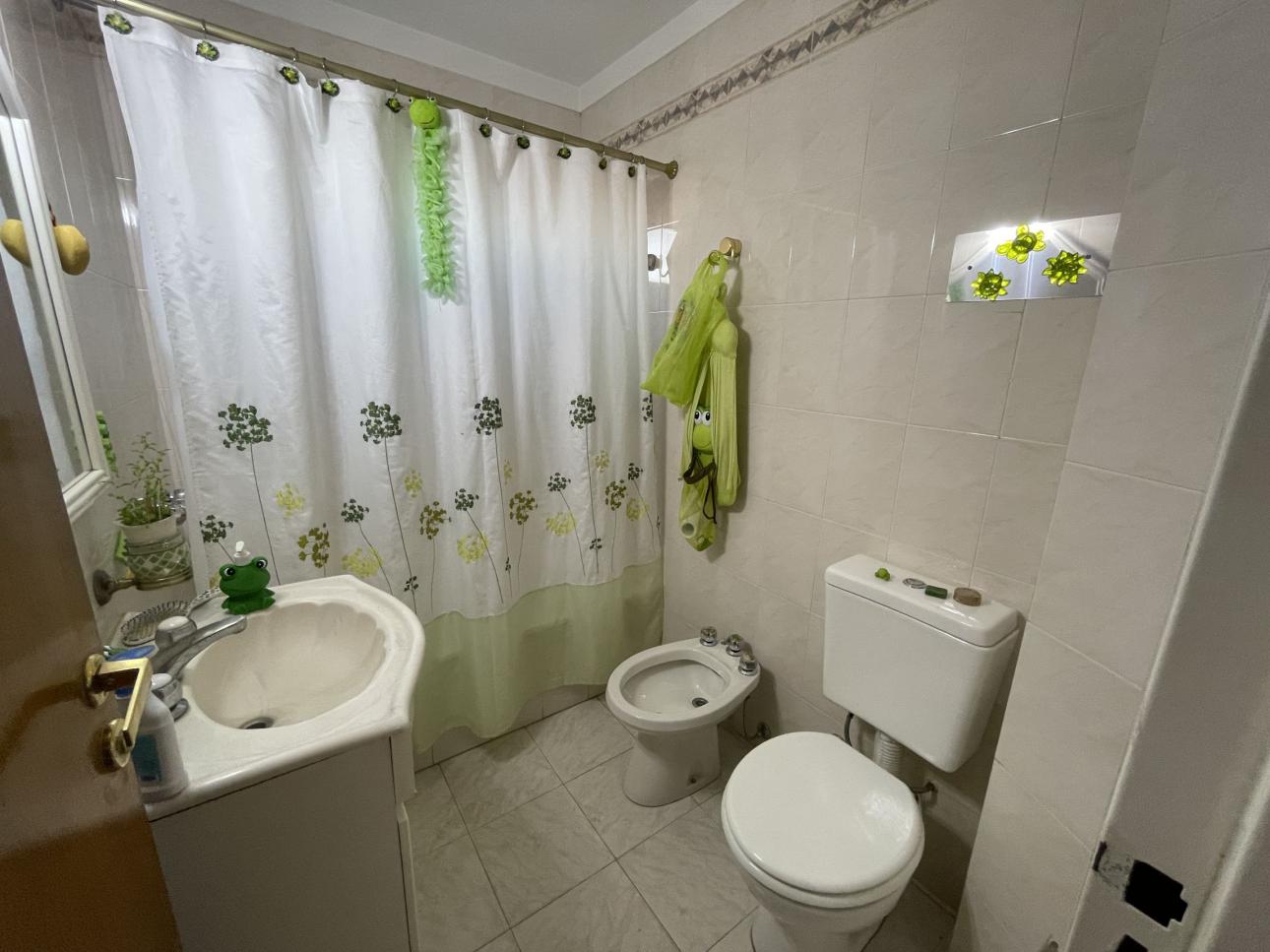 Excelente departamento al frente de 3 ambientes