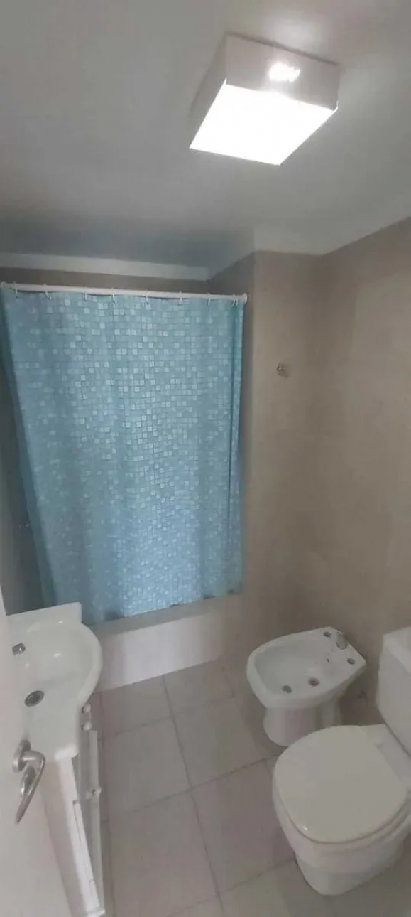 Monoambiente Muy Luminoso con hermoso balcón, 35 m2 totales,