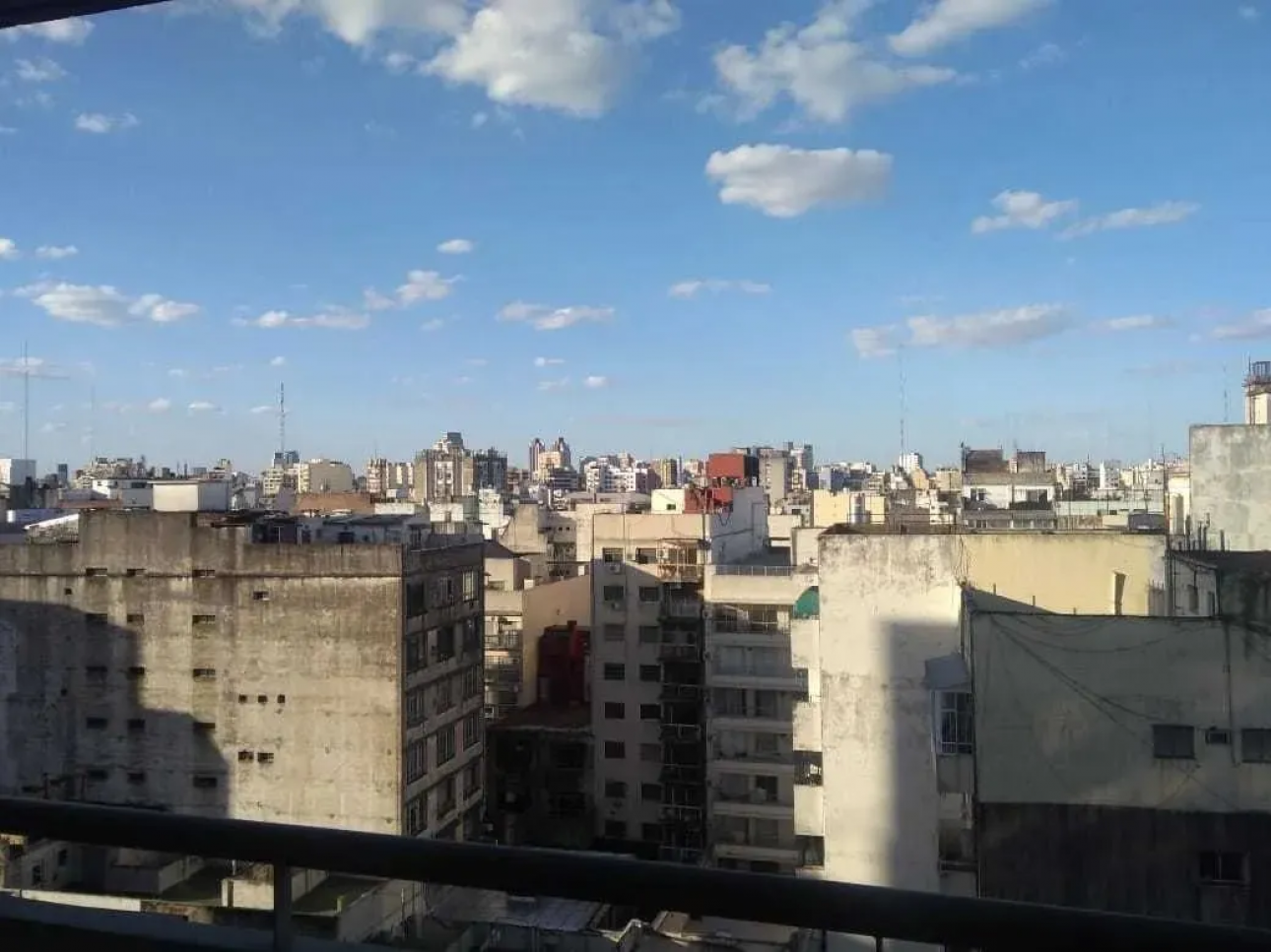 Monoambiente Muy Luminoso con hermoso balcón, 35 m2 totales,