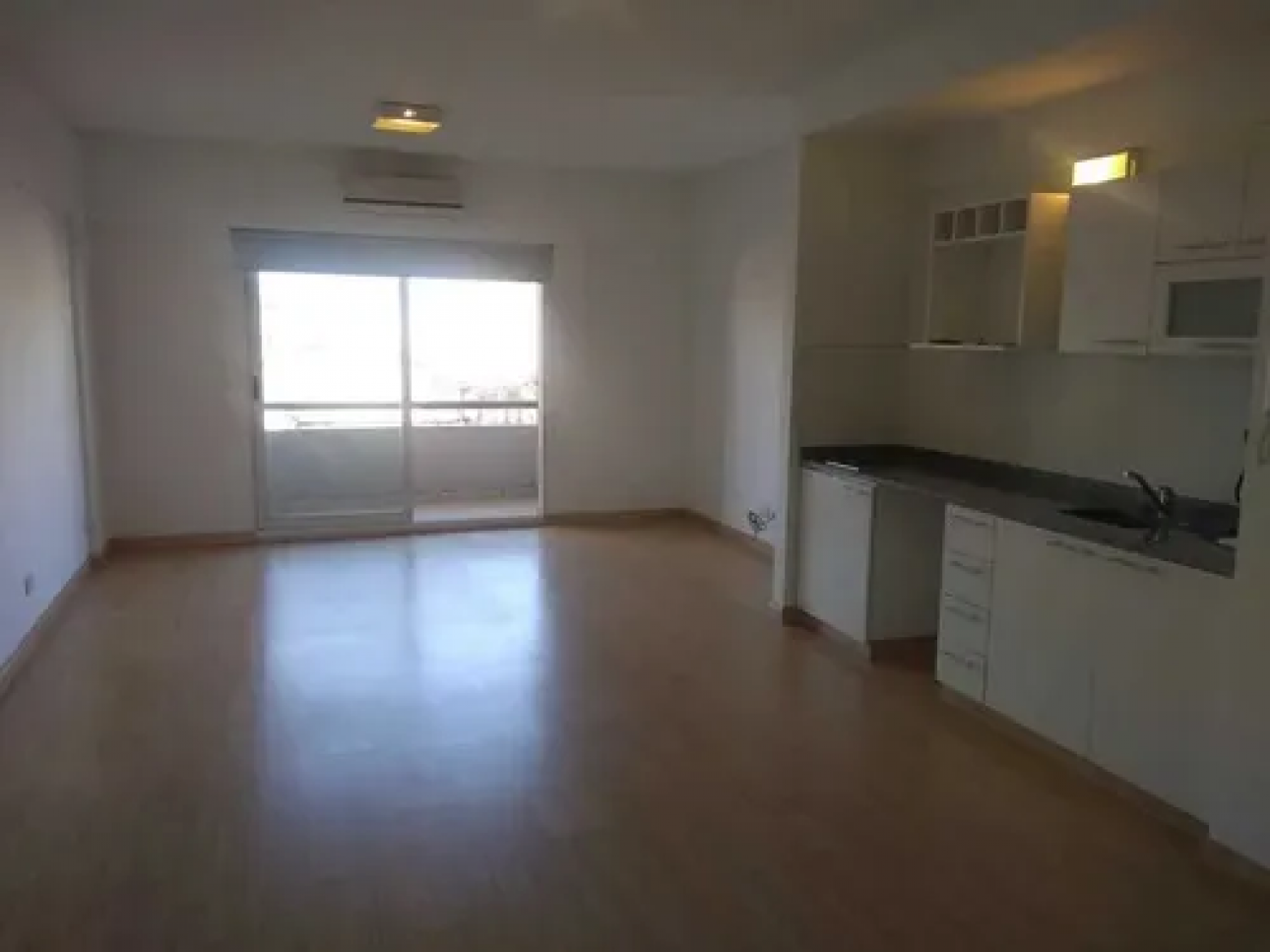 Monoambiente Muy Luminoso con hermoso balcón, 35 m2 totales,