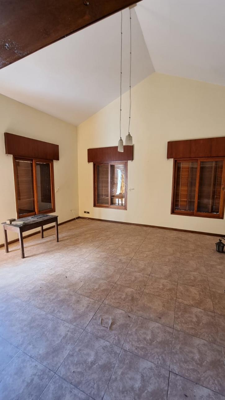 Magnifica Vivienda en Venta con costa de arroyo