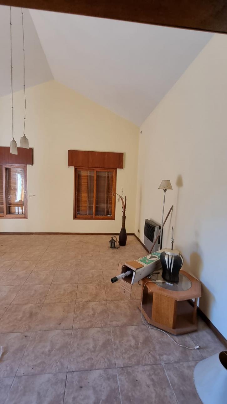 Magnifica Vivienda en Venta con costa de arroyo