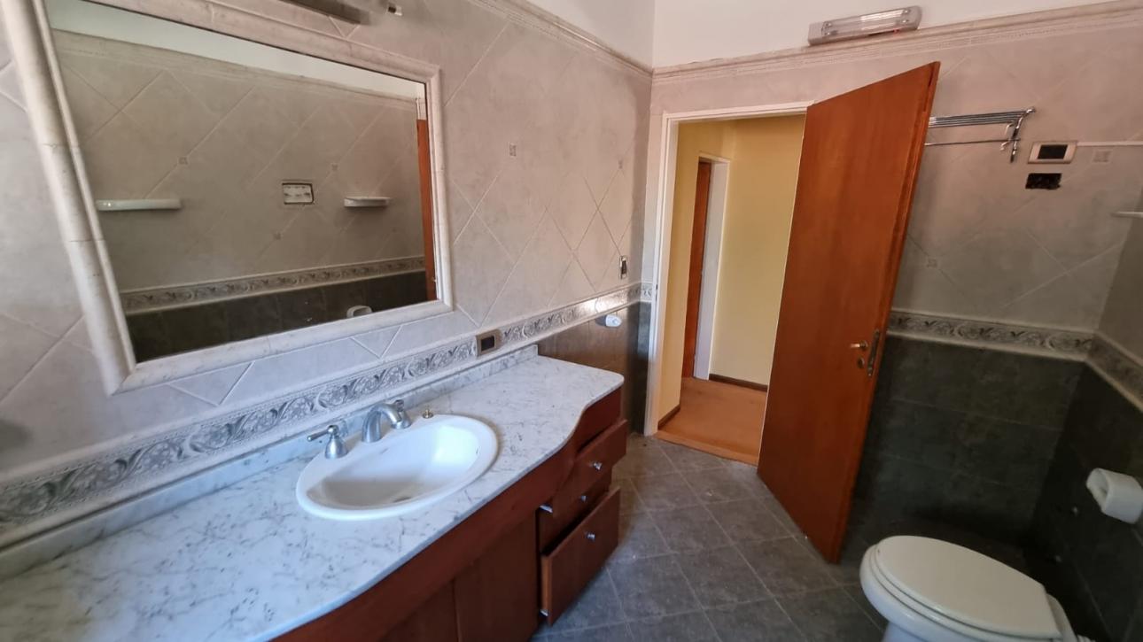 Magnifica Vivienda en Venta con costa de arroyo
