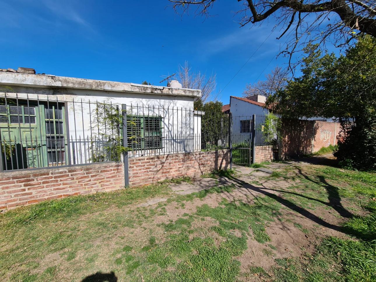 Inmueble a reformar a una cuadra de Espora y La Serenisima