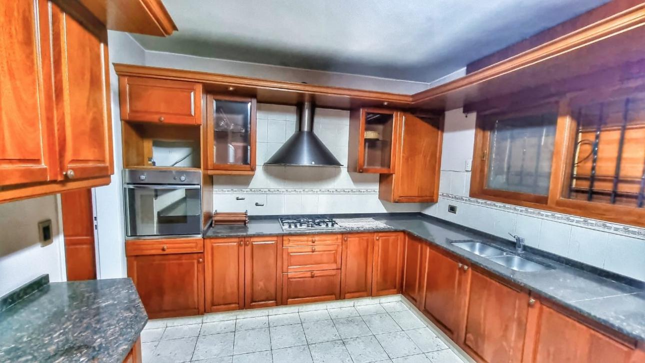 Magnifica Vivienda en Venta con costa de arroyo