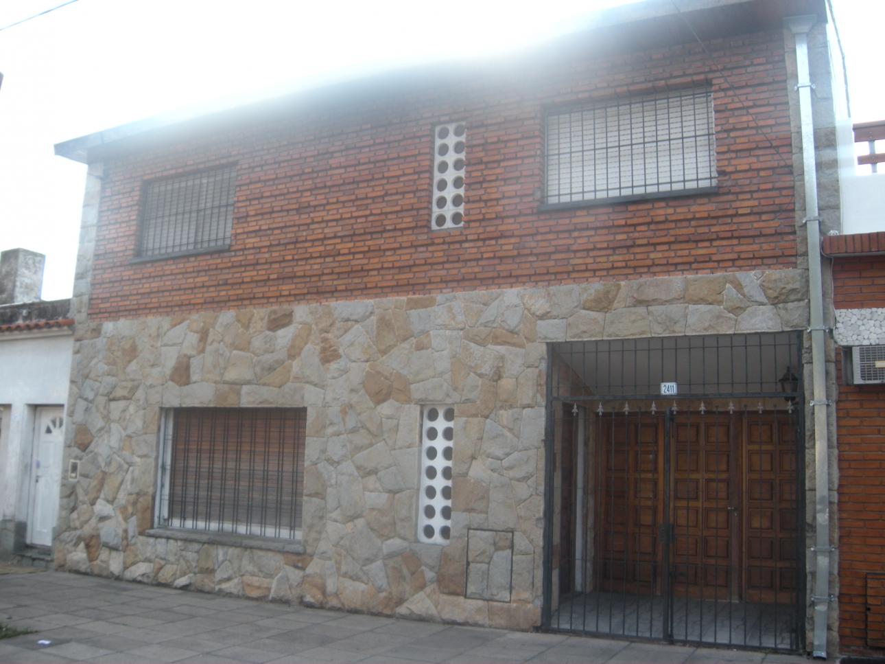 CASA 4 AMBIENTES EN 2 PLANTAS CON COCHERA EN VILLA BALLESTER