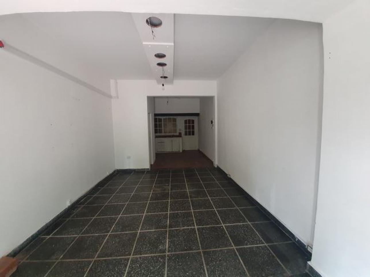 LOCAL 40M2 FRENTE PLAZA COLEGIO PIO XXI 400 ESTACION BOSCH