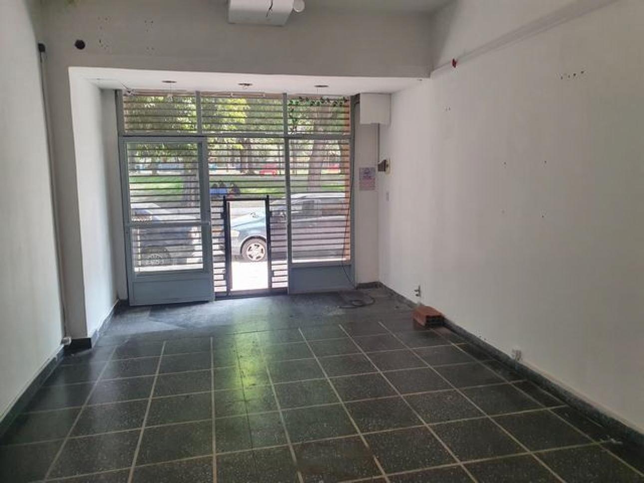 LOCAL 40M2 FRENTE PLAZA COLEGIO PIO XXI 400 ESTACION BOSCH