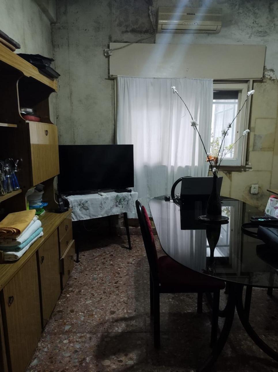 CASA 4 AMB CON FONDO Y TERRAZA CON DEPTO A TERMINAR