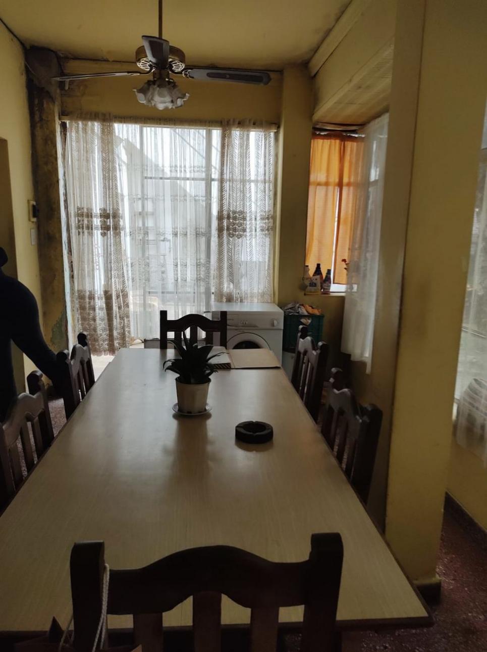 CASA 4 AMB CON FONDO Y TERRAZA CON DEPTO A TERMINAR