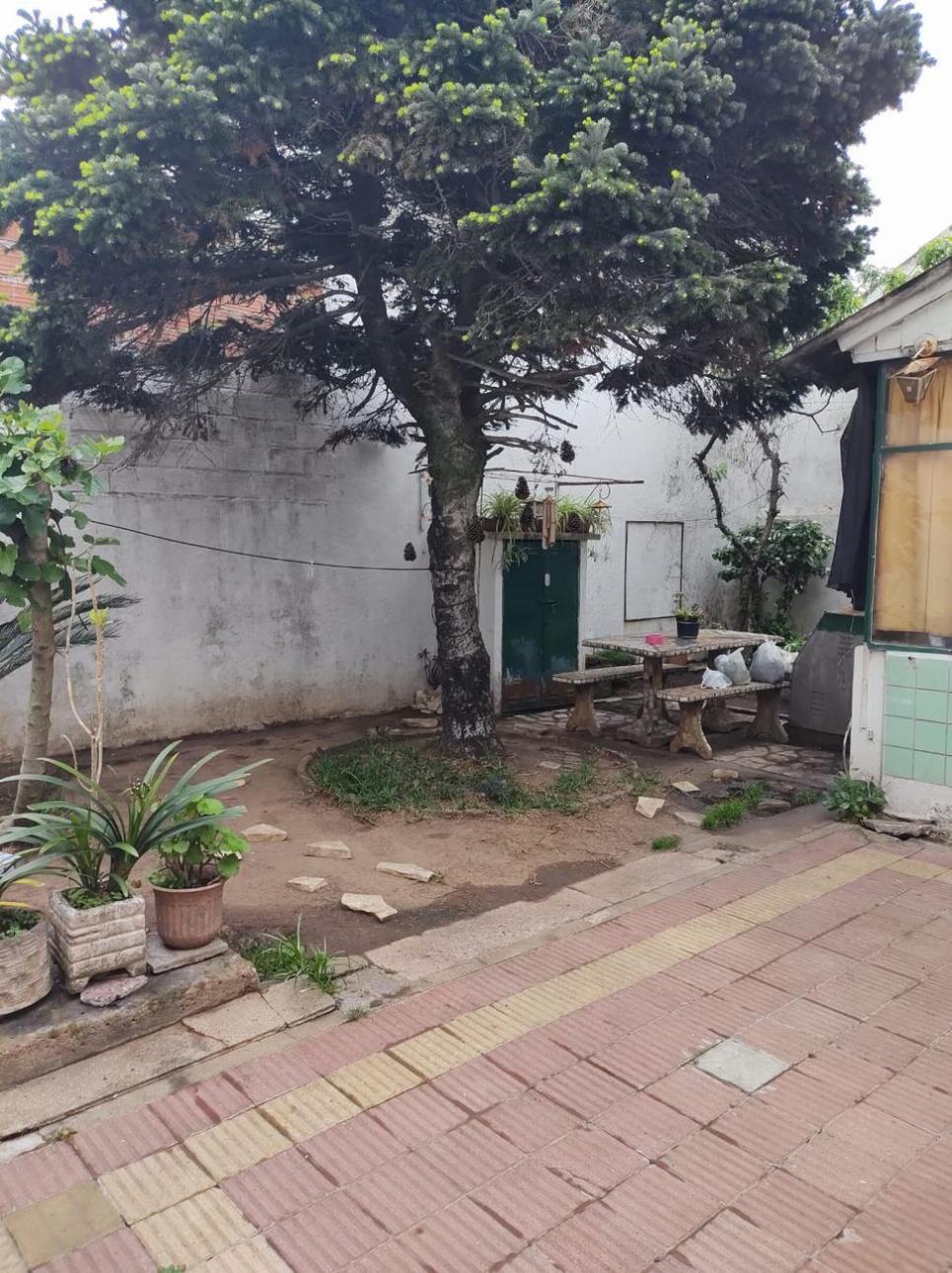 CASA 4 AMB CON FONDO Y TERRAZA CON DEPTO A TERMINAR