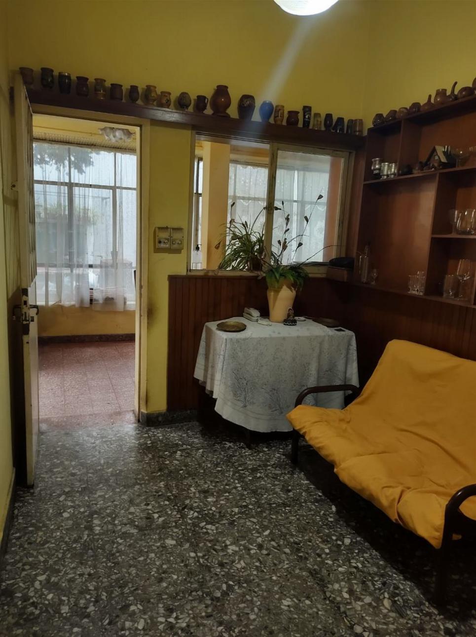CASA 4 AMB CON FONDO Y TERRAZA CON DEPTO A TERMINAR