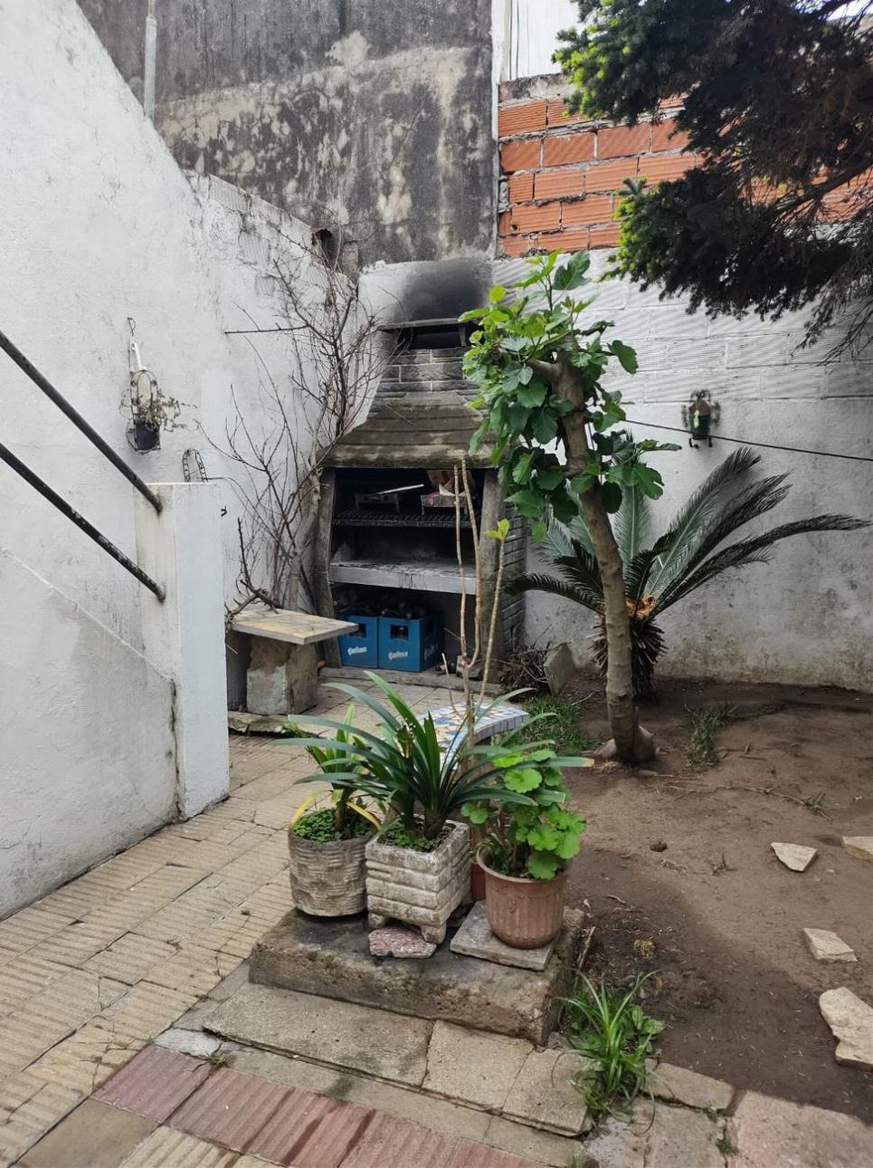 CASA 4 AMB CON FONDO Y TERRAZA CON DEPTO A TERMINAR