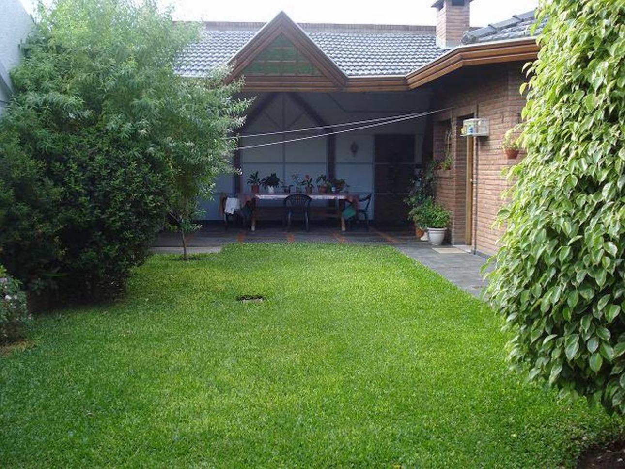 Chalet 5 Amb. y Dependencias