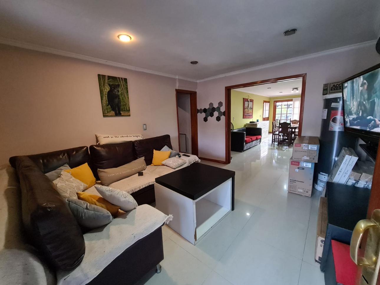 Hermosa casa sobre Alem, a metros de Sarmiento, Glew