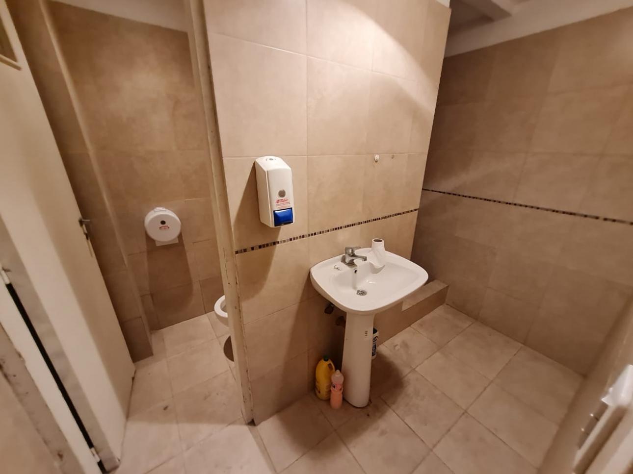LOCAL CON SALA PARCIALMENTE INSONORIZADA EN PALERMO