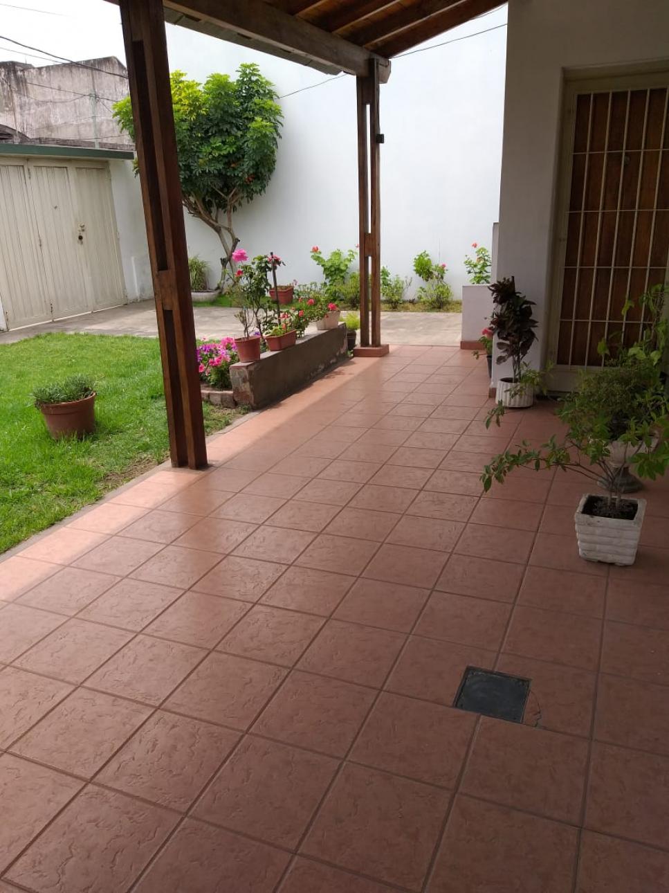 CASA EN ESQUINA