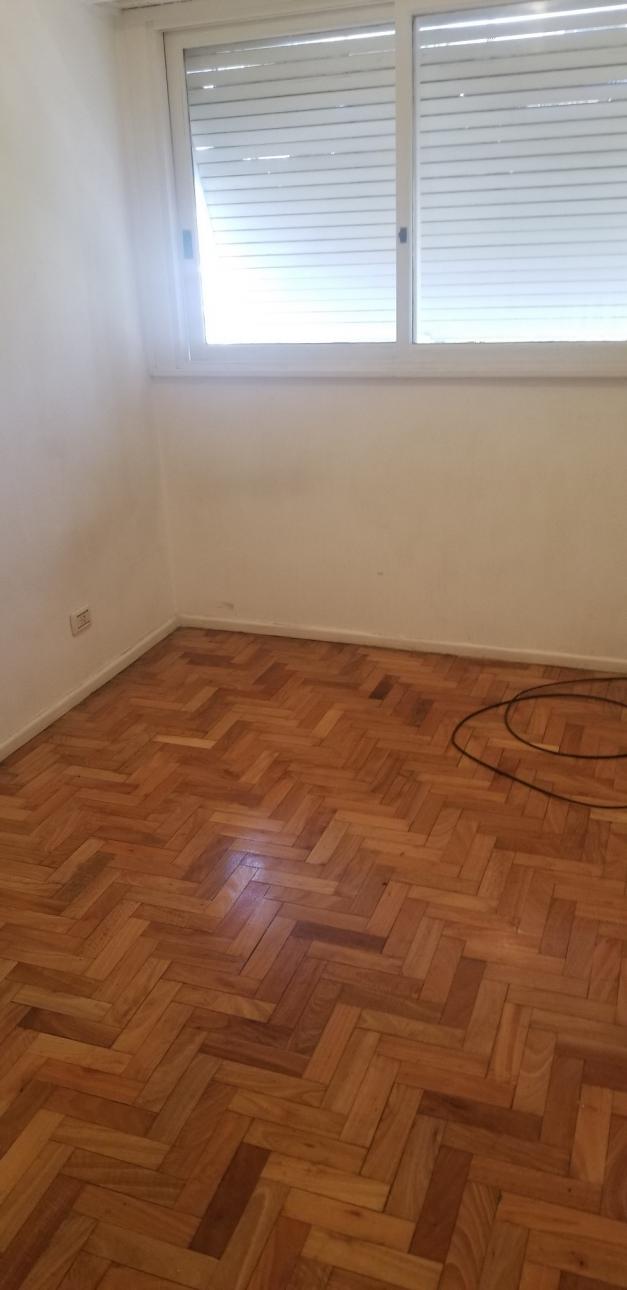 3 ambientes dos baños 60 m2  balcón al frente