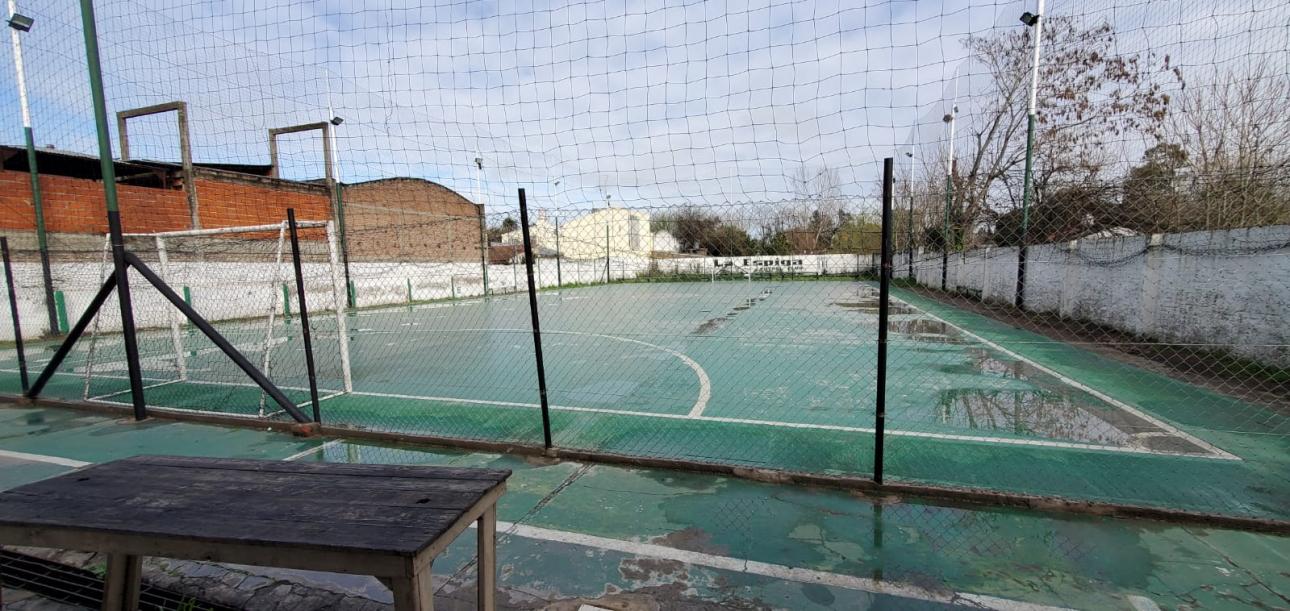 Locales + Depto + Predio Deportivo sobre Av. Yrigoyen, Glew
