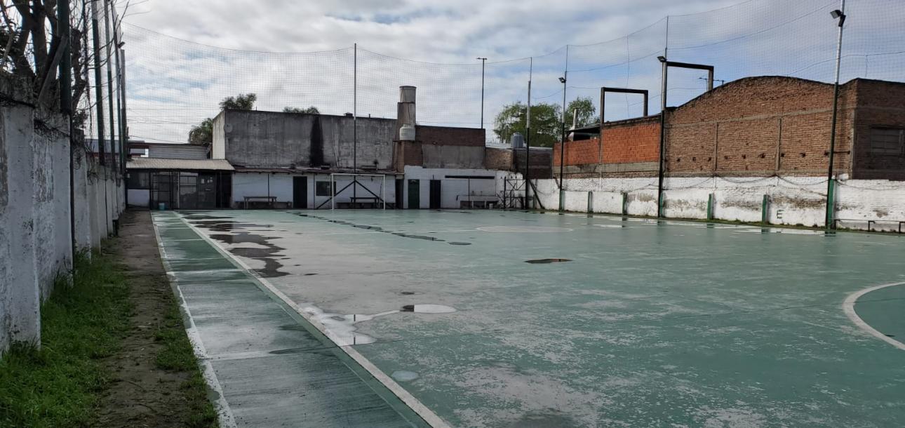 Locales + Depto + Predio Deportivo sobre Av. Yrigoyen, Glew