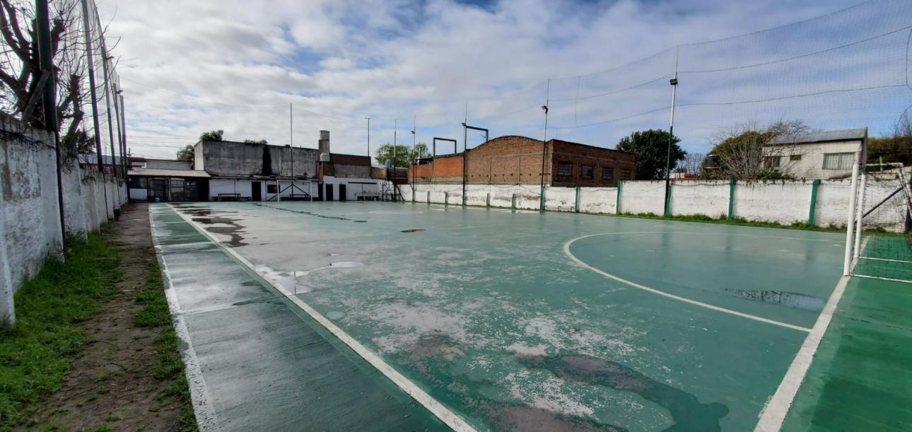 Locales + Depto + Predio Deportivo sobre Av. Yrigoyen, Glew