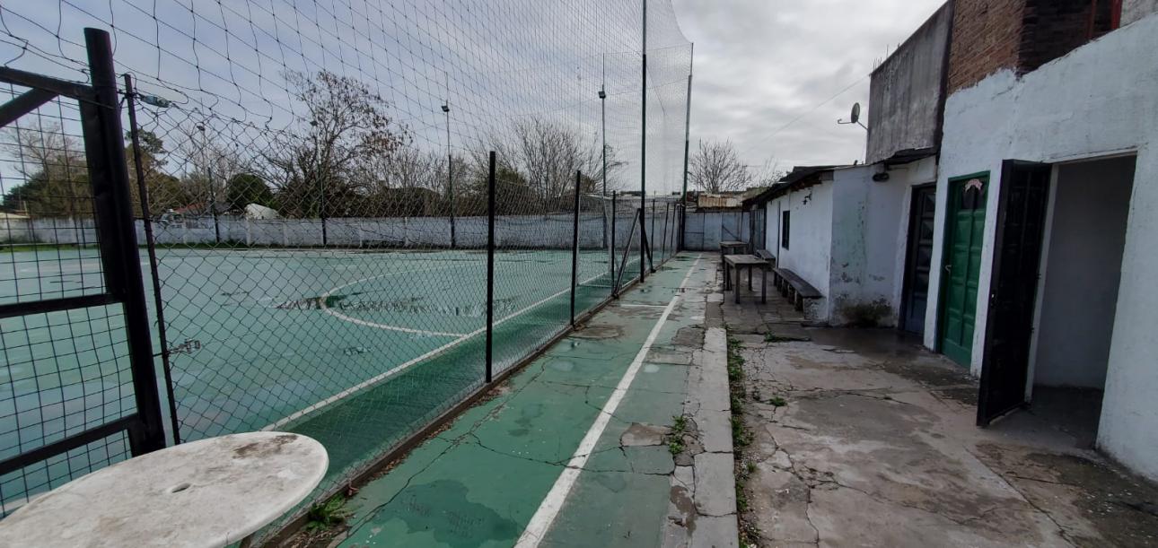 Locales + Depto + Predio Deportivo sobre Av. Yrigoyen, Glew
