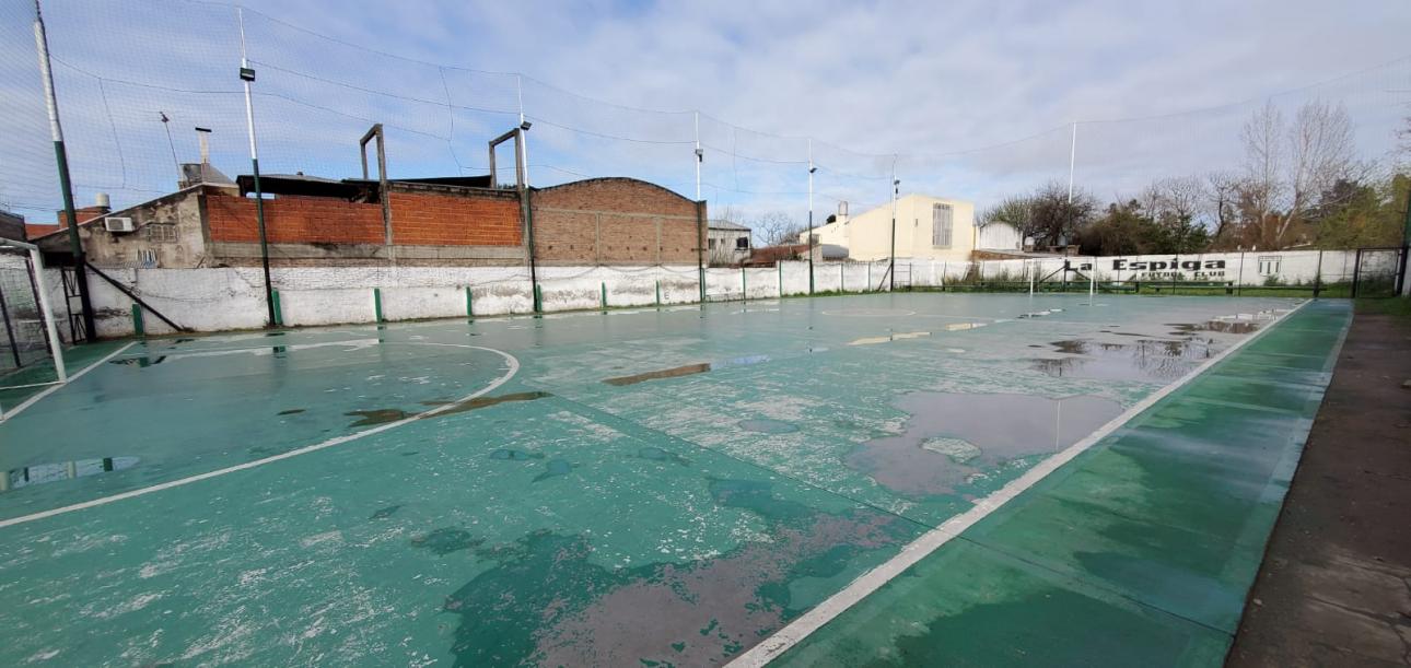 Locales + Depto + Predio Deportivo sobre Av. Yrigoyen, Glew