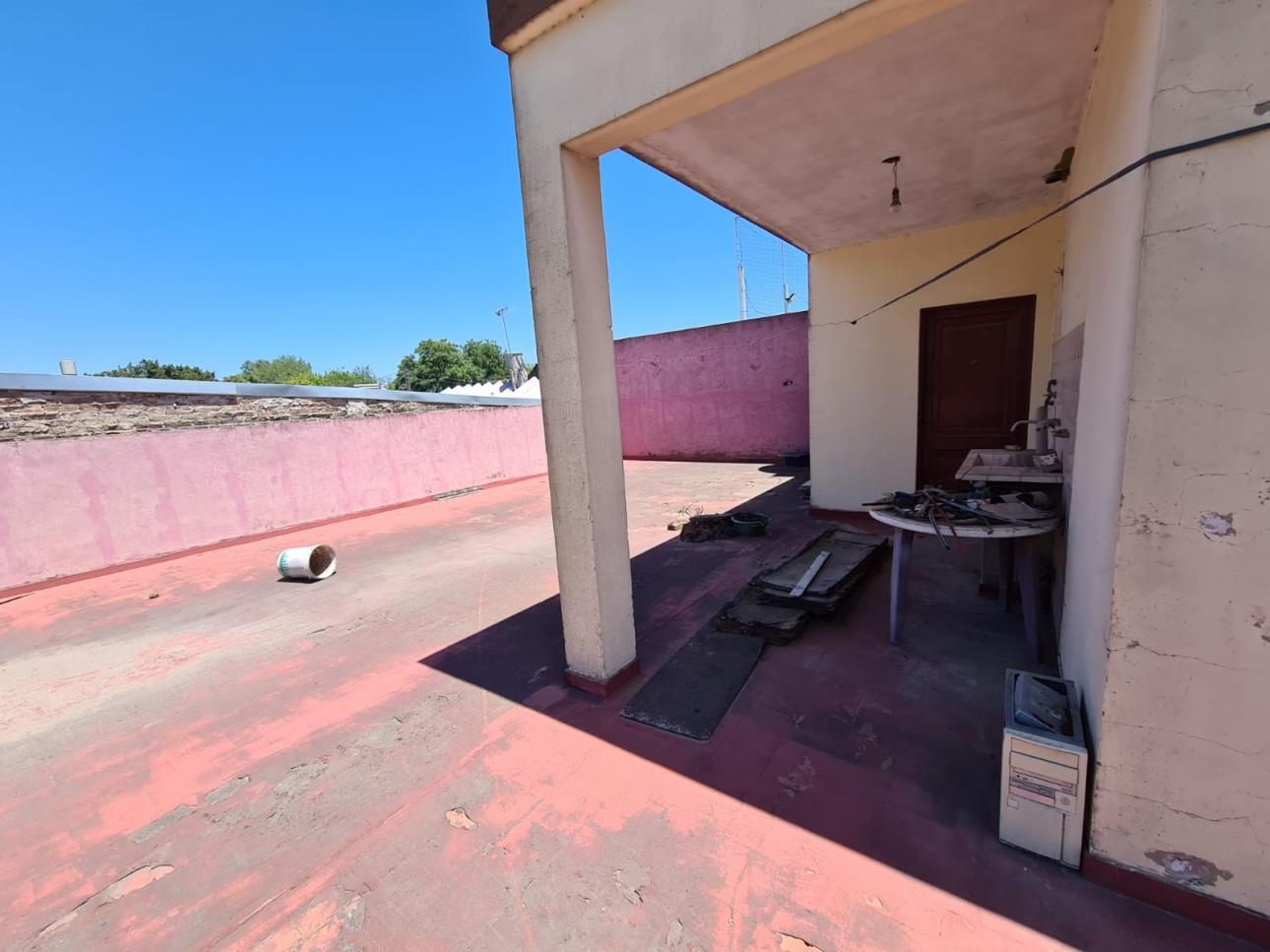 Locales + Depto + Predio Deportivo sobre Av. Yrigoyen, Glew