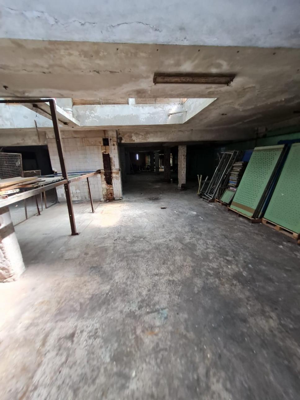DEPOSITO EN POMPEYA DE 880 M2