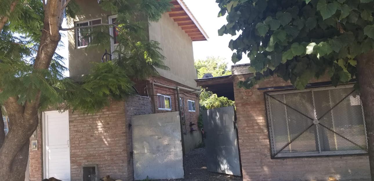 Complejo habitacional 5 Deptos.